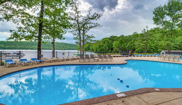Deck & Pool Access: Lake Harmony Home!