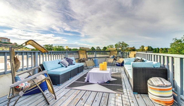 Deck, Putting Green & Views: Albuquerque Oasis
