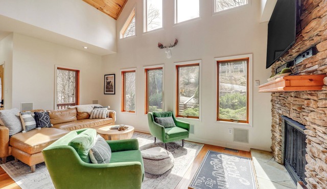 Deck + Scenic Views: Beech Mountain Cabin