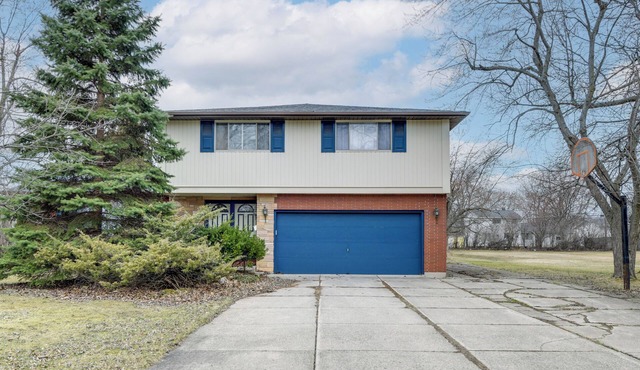 Deck & Seasonal Pool: Spacious Home Near Buffalo!