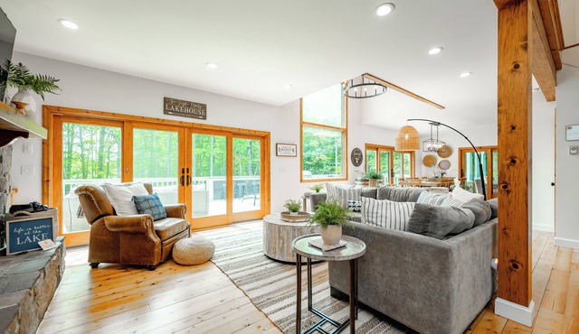 Deck side Retreat w/Dock & Hot Tub