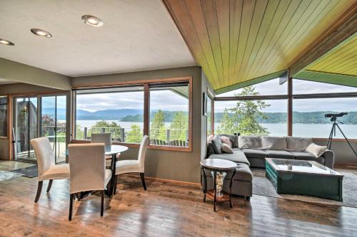 Deck & Sweeping Views: Family Union Home