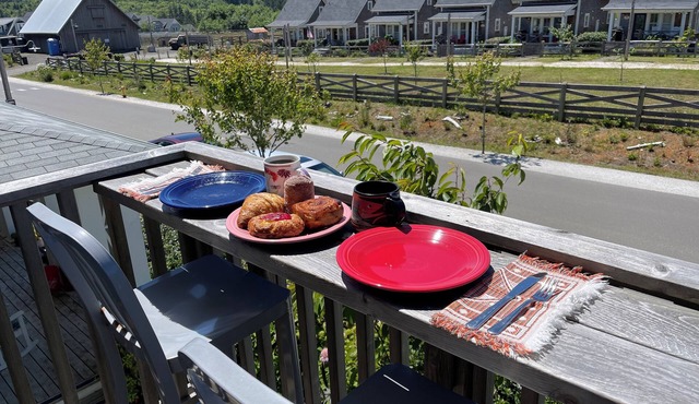 Deck View + Sunset, Steps to Town & Parks, Games