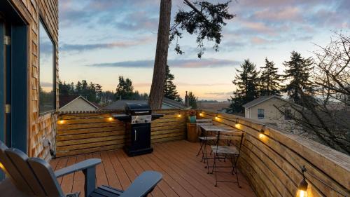 Deck Views Fire Pit Pool 3 Mins to Beach Madrona Tree Retreat by AvantStay