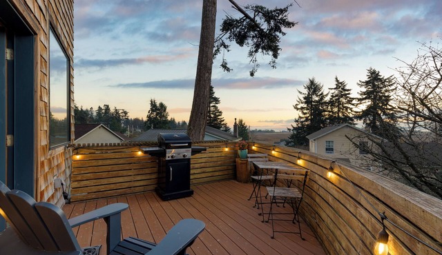 Deck Views, Fire Pit, Pool, 3 Mins to Beach | Madrona Tree Retreat by AvantStay