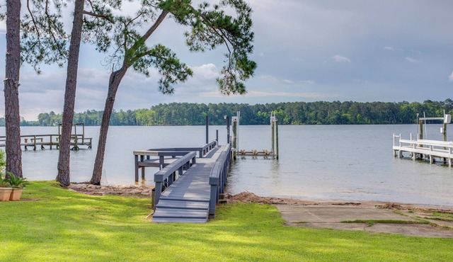 Deck & Views: Lake Murray Escape in Chapin!
