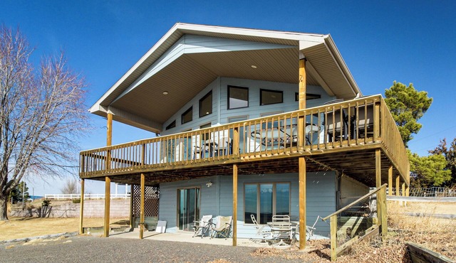 Deck w/Lake Mac View! Spacious Family Retreat