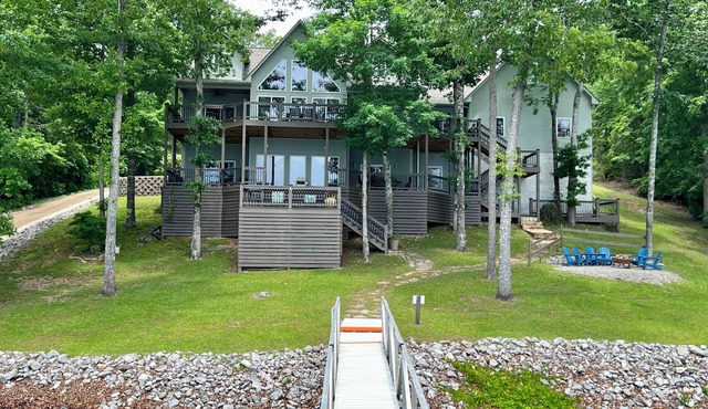 "Decked Out" - 80ft from house to water, gorgeous view, near Duncan Bridge