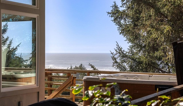 Decked Out by the Sea + Dog Friendly + Jacuzzi