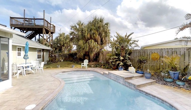 Decked Out: Cozy 3 bedroom beach house with Private Pool, screen porch and