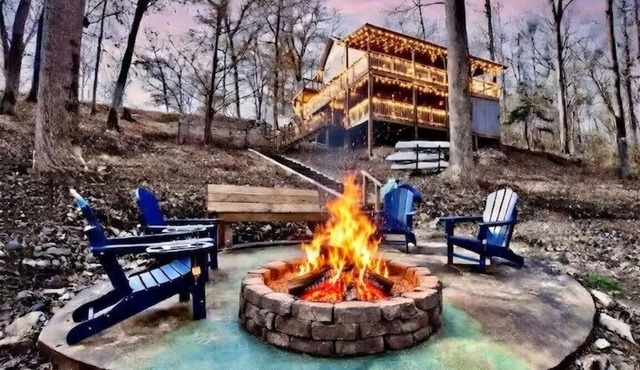 Decked Out Lake View & Access, Hot Tub & Kayaks