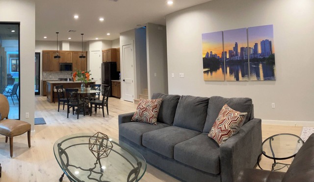 Decked-Out near DKR Stadium and UT 4-bedroom NEW house in the Heart of Austin!