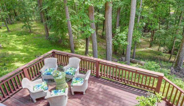 Decked-Out Sanctuary Near Loch Raven & Baltimore