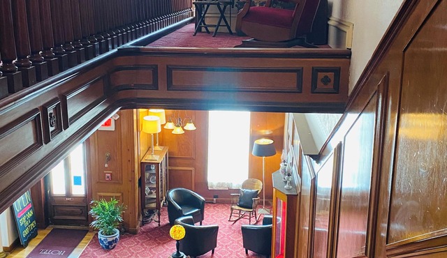 Decker Hotel & Bar
