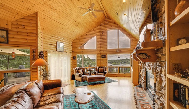Decks & Views: Spacious Cabin Near Table Rock Lake