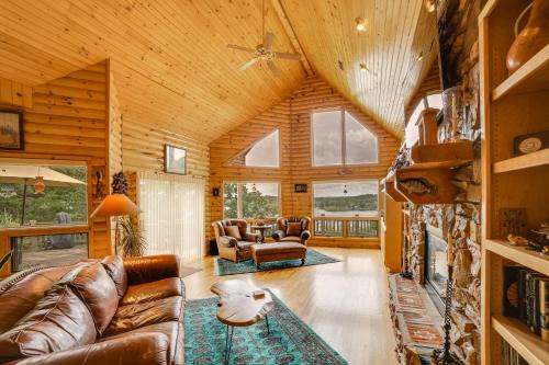 Decks & Views: Spacious Cabin Near Table Rock Lake