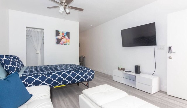 Deco Apt w/2 Queen Beds on Ocean Dr, South Beach