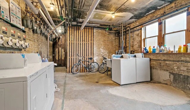 Decorated 1BR Apt, Natural Light, Comfy King Beds