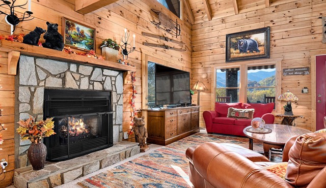 Decorated Christmas log cabin with mountain View, Hot Tub, Pool Table, sleeps 10