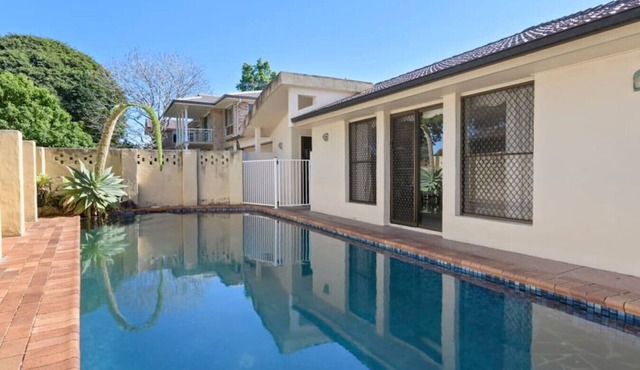 Decorated with love! 4BD Family House w/Pool