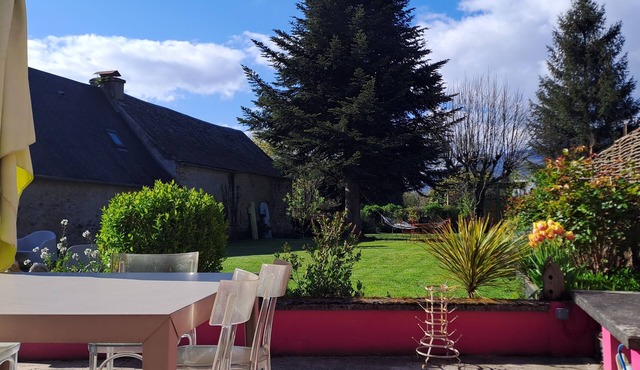 decorator's dUplex in authentic natural surroundings