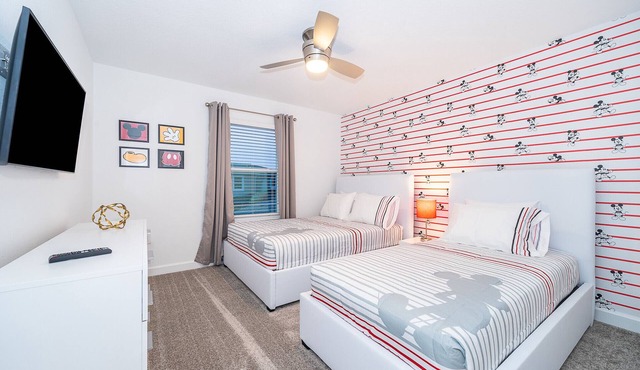 Decorous Townhouse 4Bed/3Baths/Pool/5Min Disney