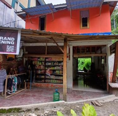 Dedek's Backpackers-Homestay Only Stay Here Book Trekking With Us!