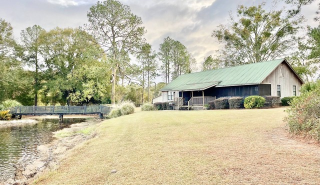 Dee's Lakehouse