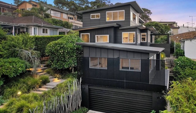 Dee Why Luxury Family Home Sunrise to Sunset views.