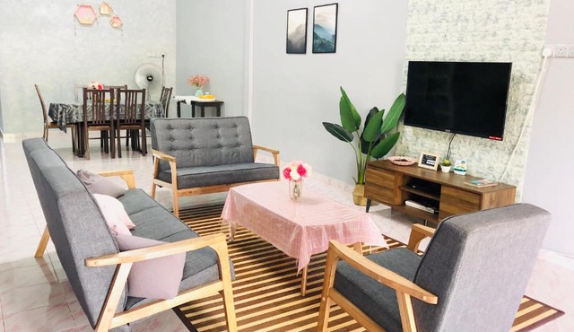 Deena Homestay (Utan Aji)