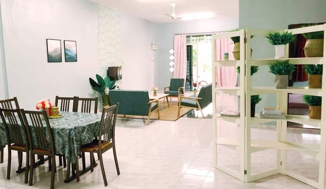 Deena Homestay (Utan Aji), Spacious, 6-8pax, Free Wifi