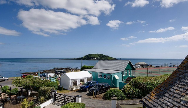 Deep Blue Shore - large luxury holiday home, 60m from the beach