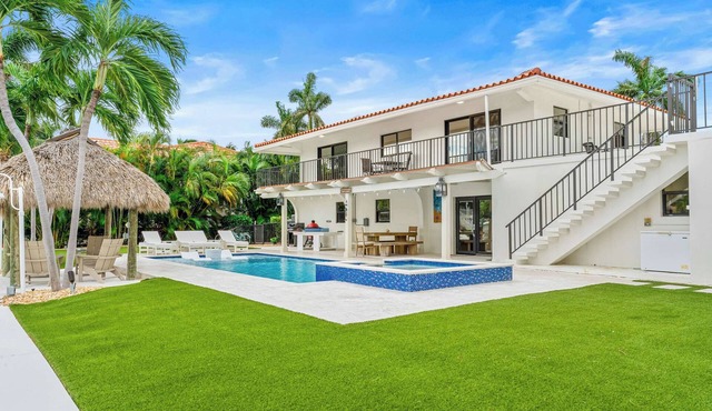 Deep Blue ~ Waterfront Gem ~ Pool ~ Kayaks ~ Dock