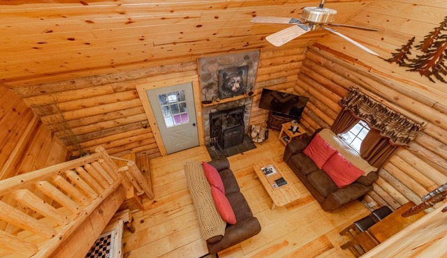 Deep Creek Cabin w/Fireplace & Year-Round Comfort