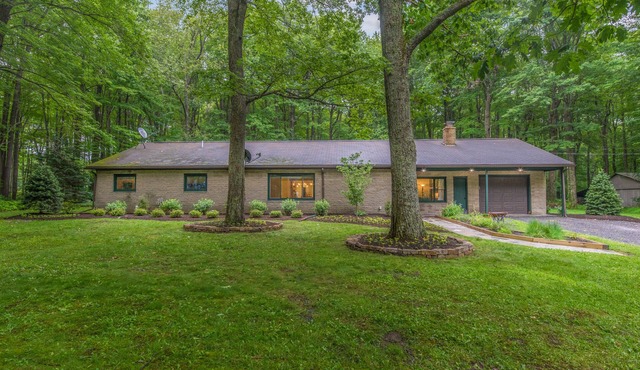 Deep Creek Lake and Wisp just minutes away, includes pass to CARC (pool/gym)