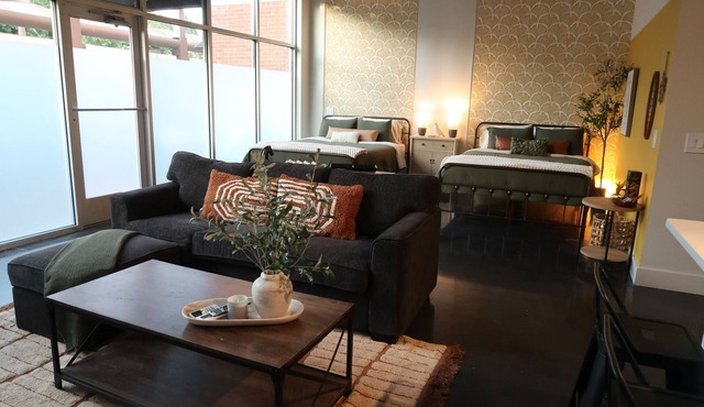 Deep Ellum Loft FREE garage parking & POOL