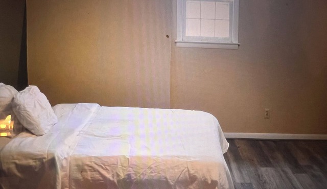 Deep stairs Loft with Wi-Fi, AC in charming Anniston