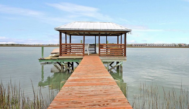 Deep Water Dock & Close to Beach