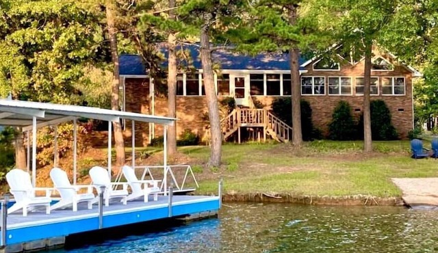 Deep Water-Keowee Lakefront,Kayaks, Dock, Dog friendly,level water entry, kayaks
