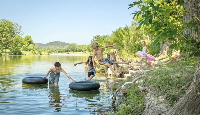 Deep Water on the Blanco - Wimberley Riverfront, Minutes to Town, Main + Guest House, Hot Tub