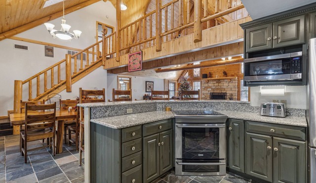 Deep Woods Cabin on 55 Acres with high speed wifi!