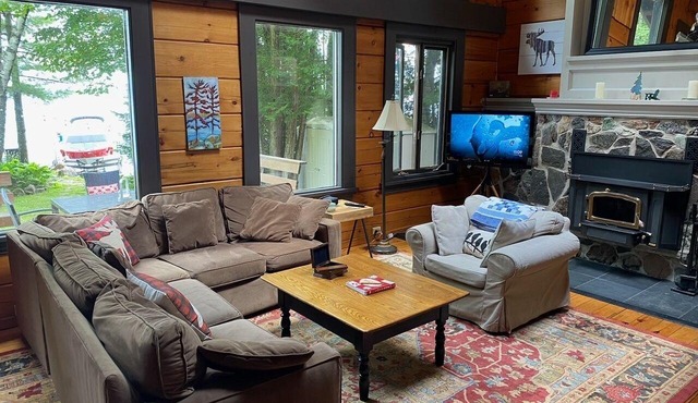 Deer Bay Chalet - Kawartha Lakes waterfront Cottage