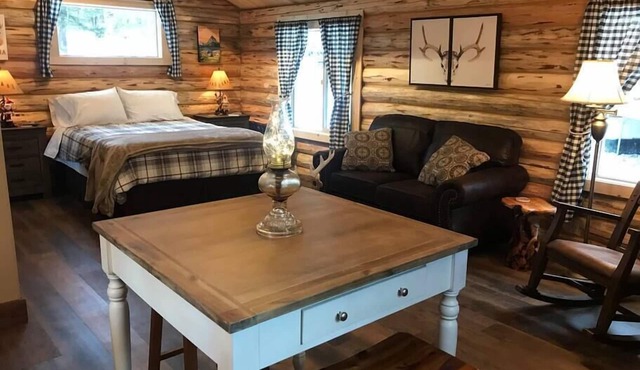 Deer Cabin at +WM Ranch Near Glacier National Park, Peaceful log cabin in the woods, yet only 20 min.