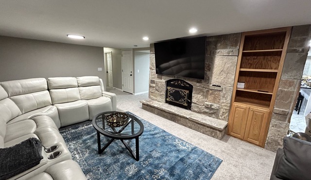 DEER CAVERN secluded 4 bedroom 2 bath house East Sandy base of Alta & Snowbird