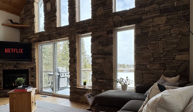 Deer Cove - Private Cottage w/ Hot Tub, Large Dock. Pet-Friendly!