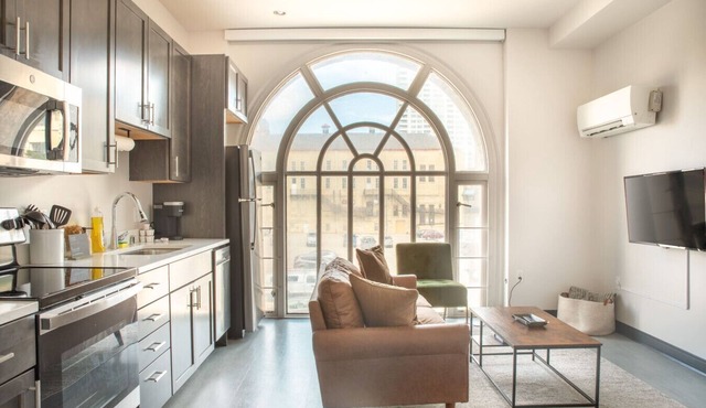 Deer District Studio Apt - One Block from Fiserv and Baird