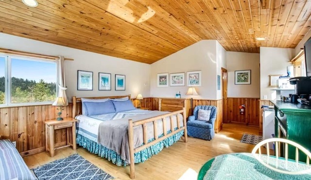 Deer Harbor Cottage on the Bluff