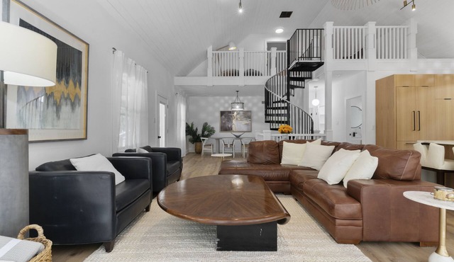 Deer Haven at Bacon Hall: Stunning 14 Acre Modern Villa with Sunroom