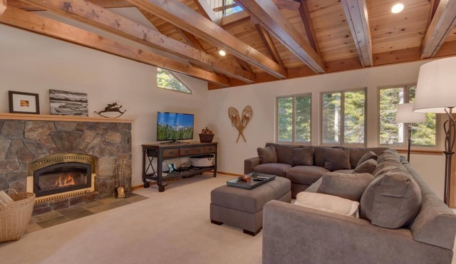 Deer Hollow By Tahoe Getaways - Private Hot Tub- Access to Pool, Tennis and Gym