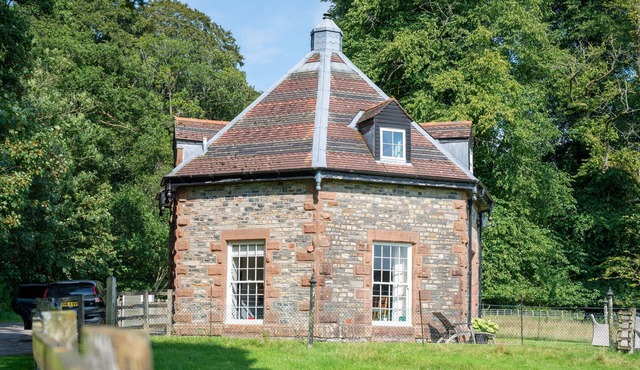 Deer House @ Underley Estate - a cottage that sleeps 4 guests in 2 bedrooms